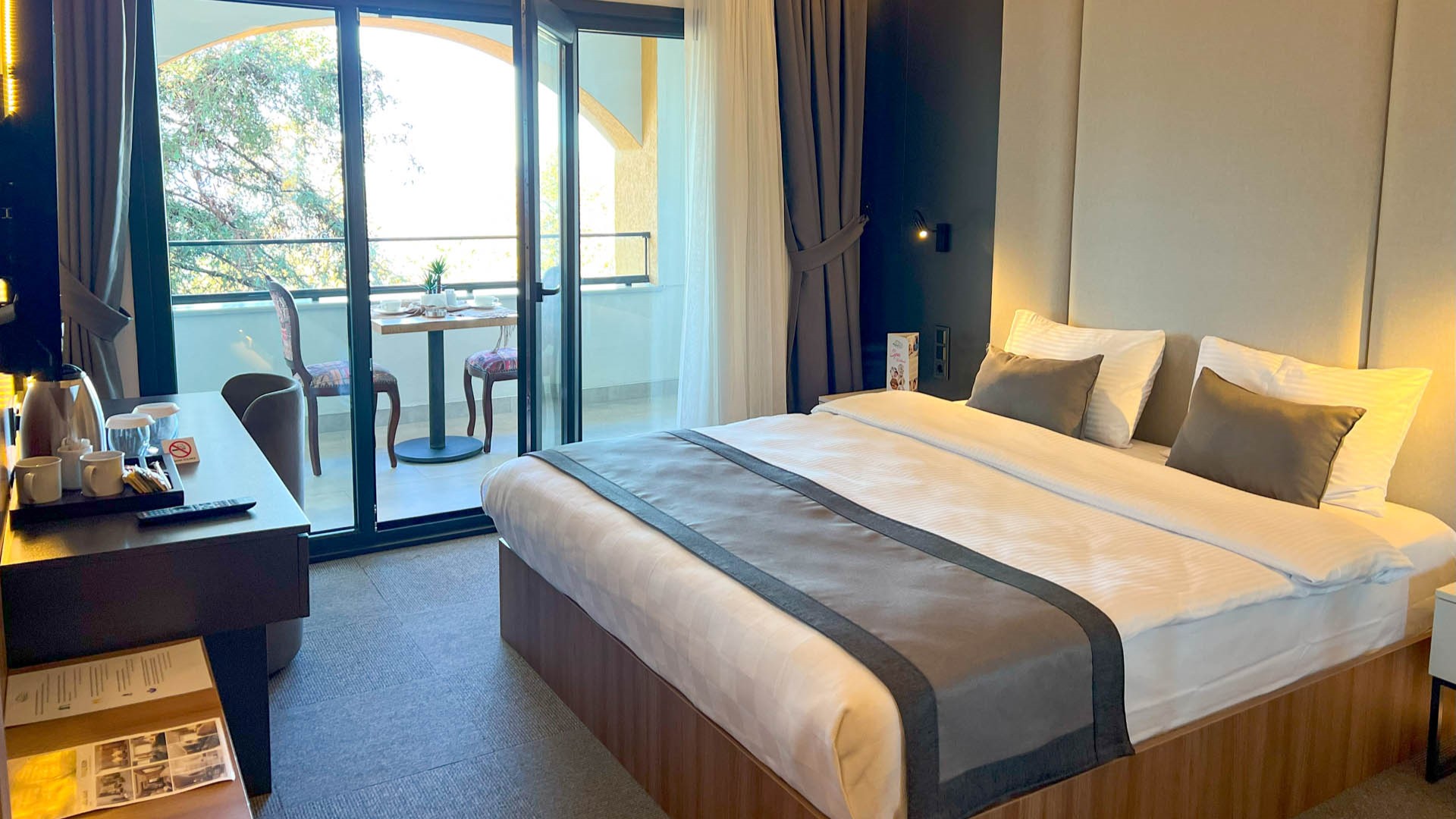 Deluxe Room – With Sea View and Balcony