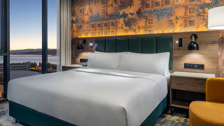 One-Bedroom King Suite with Sea View