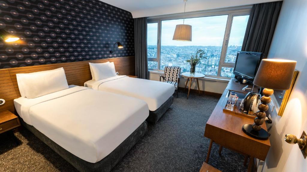 Superior Room with City View