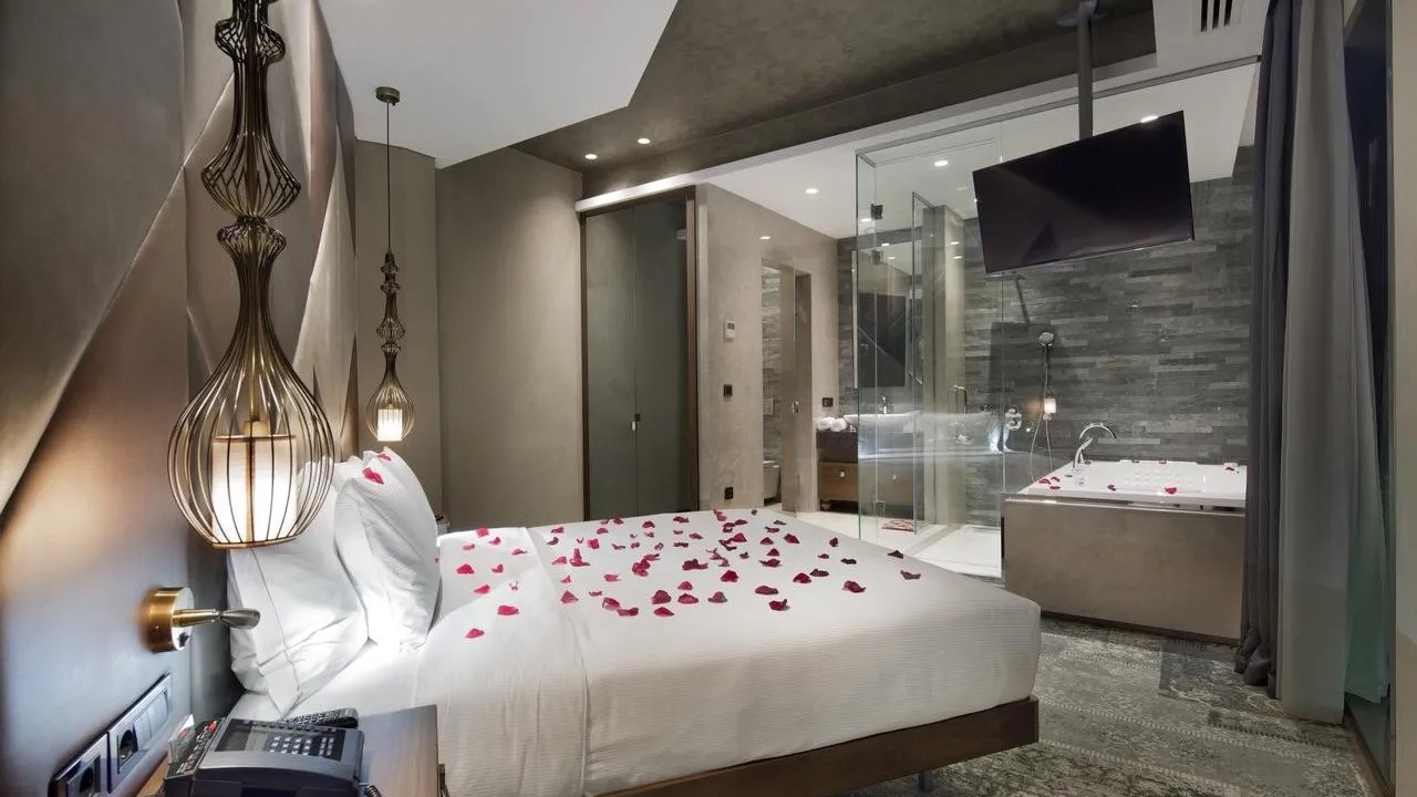 One-Bedroom King Suite with Terrace