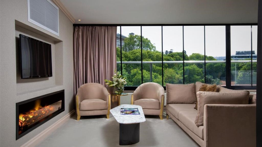 Jakuzili Penthouse Süit ~ Şömine