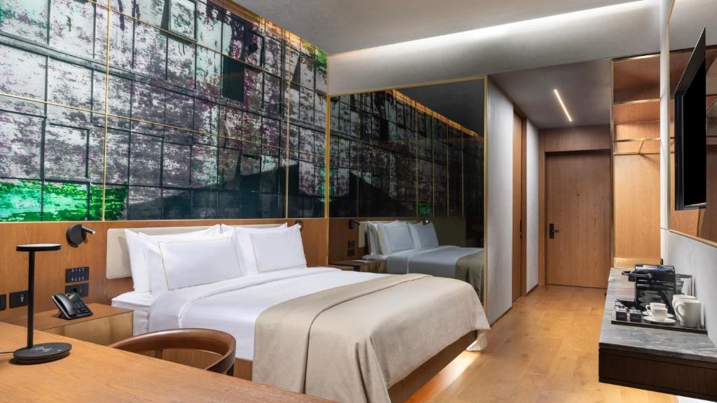 Premium King Room with Partial Sea View